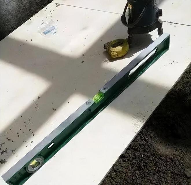 瓷砖墙打孔后怎么修复视频(墙面瓷砖打孔怎么才不会开裂)